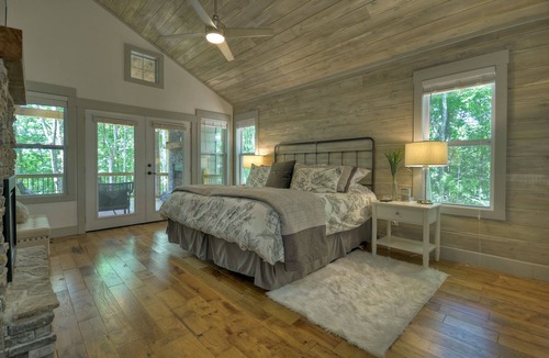 Mineral Bluff Cabin | TOWER HOUSE- Gorgeous Views! 4 nights minimum for Christmas and Thanksgiving