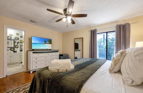 BallenIsles House | Townhome in PBG, king bed, pergola, BBQ & fire pit
