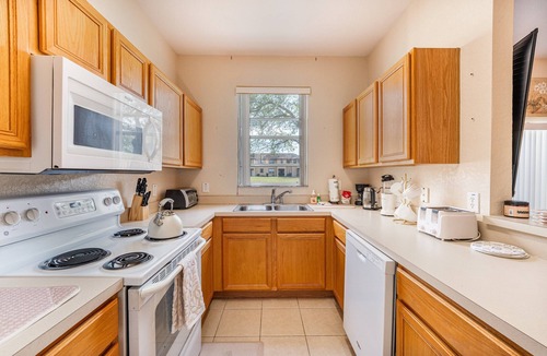 Highgate Park House | Townhome w/balcony in Regal Palms Resort