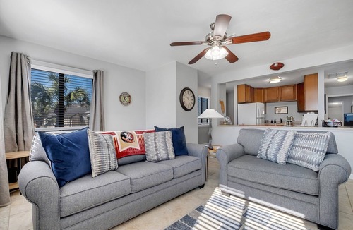 Tallahassee House | Townhome with 2 bedrooms and 2.5 bathrooms. Walking distance to FSU/DOAK.