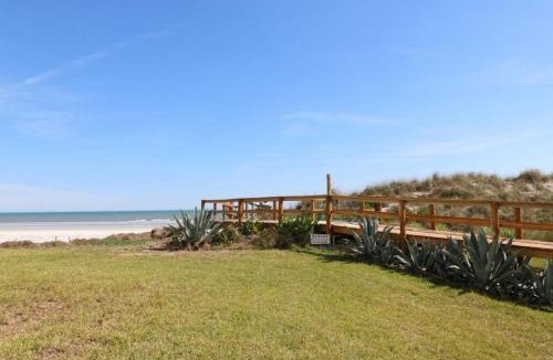 Crescent Beach House | Tradewinds 51