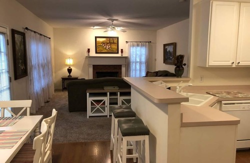 Cartersville House | Traditional House, Historic Cartersville - 4 Bedrooms - 8 Guests - Entire Place