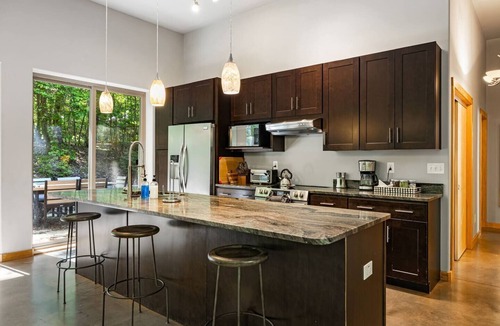 Bent Creek House | Trail on Property, Amazing AVL Location, & Hot Tub