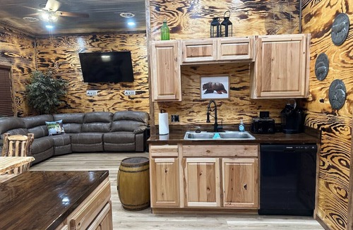Newtown Cabin | Trailside ATV Lodge #E | 3BR | Sleeps 14 | Hot Tub