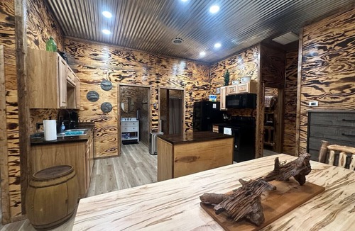 Newtown Cabin | Trailside ATV Lodge #E | 3BR | Sleeps 14 | Hot Tub