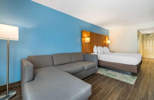 Seabreeze Park Hotel | Tranquil Beachfront Stay | Unwind or Explore—Adventure Awaits by the Sea