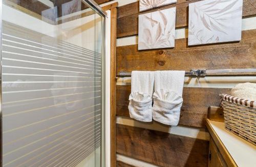 Fancy Gap House | Tranquil Cabin with Jacuzzi, Porch Swing, and Mountain Views! Cabin 3