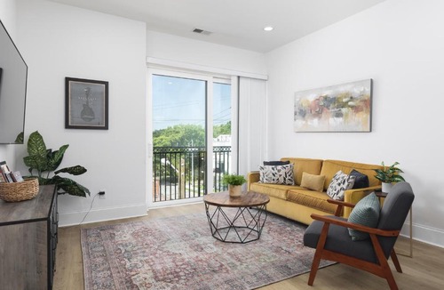 Cleveland Park Apartment | Tranquil Haven Close to Broadway with Free Parking