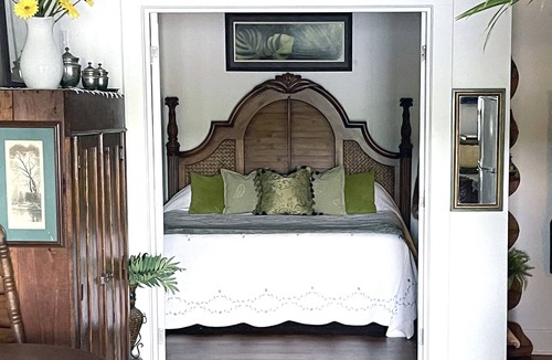 Waverly House | Tranquil Lake House: Dock, Beach, Unmatched Views – Your Serene Retreat Awaits!