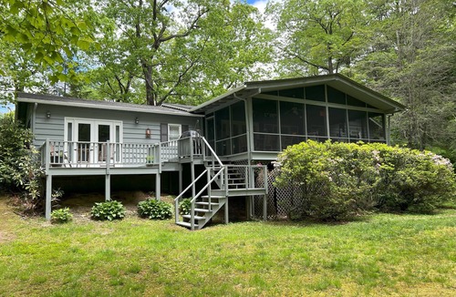 Mirror Lake House | Tranquil Mirror Lake Paradise With Large Screened-in Porch!