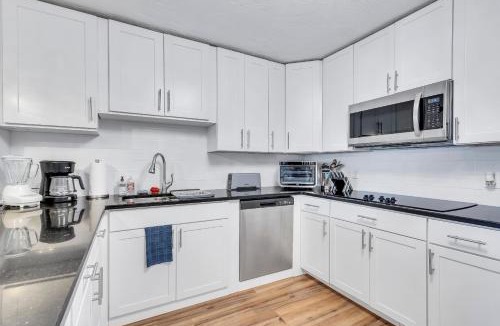 North Central Hollywood House | Tranquil Pool Home in Hollywood Close to Beach Airport