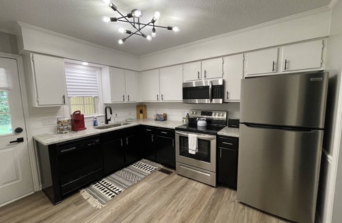 Murfreesboro House | Tranquil Retreat,Family & Pet Friendly, 2 Miles MTSU, 4.5 miles Seigel Complex!