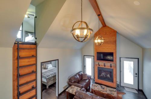 Columbia House | Tranquility Lake Getaway on 27 Acres!