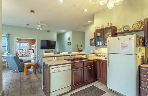 Alligator Point House | "Traveler's Rest", A Gulf front beach home on private lot with fire pit under the stars!