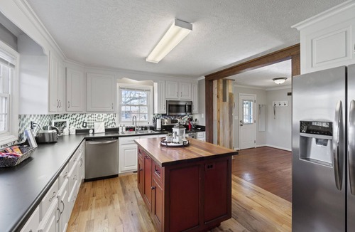 Travelers Rest House | Travelers Rest Pet-Friendly 3BR, Porch & Grill