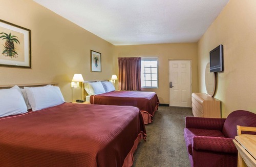 Okeechobee Hotel | Travelodge Suites by Wyndham Lake Okeechobee