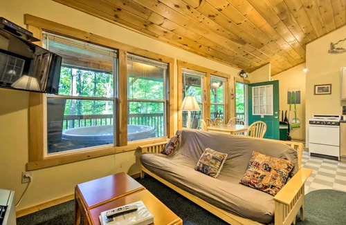 Bryson City Cabin | Tree Cabin with a Private Hot Tub near Nantahala National Forest in North Carolina