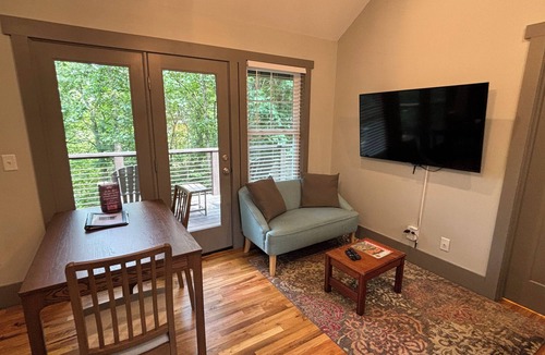 Valley Hill House | Tree-Top 1-Bed Cottage, 3.5 miles to Downtown Hendersonville