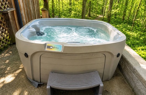 Walland Cabin | Treehouse by the Creek: Cozy Treetop Nest with a Hot Tub
