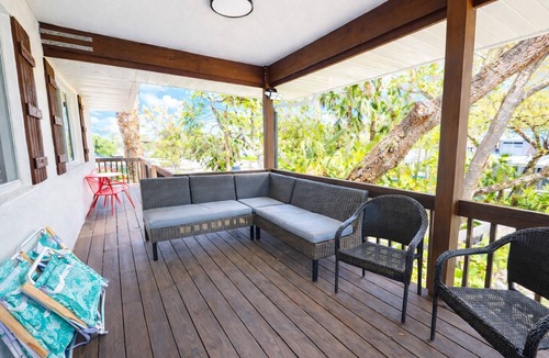 Ridge Wood Heights Apartment | Treetop Deck Apt Central SRQ