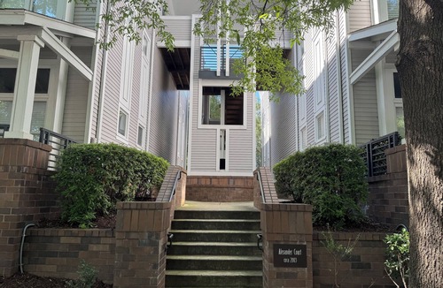 First Ward Condo | Treetop Loft Studio – Walk to Uptown Hotspots