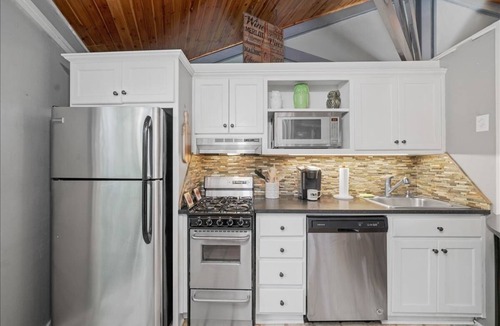 Big Canoe Ski Chalet | Treetopper Hideaway /Mountain Cozy /Relaxing Chalet /Stepless Entry