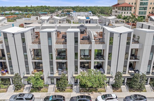 Downtown House | Trendy Luxury 4-Story Home w/Jacuzzi and Free Trolley to Beach and Downtown