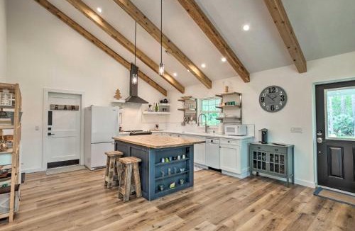 Palm City House | Trendy Palm City Cottage w/Porch on 5 Acres!