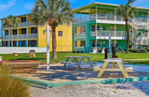 Treasure Island Condo | Tropic Terrace Suite #9 - Beachfront Resort