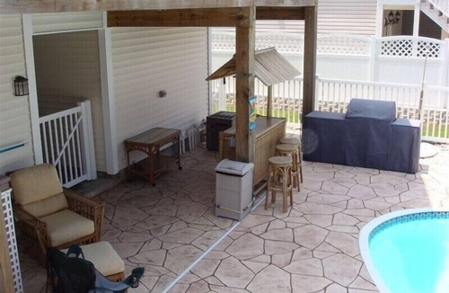 Crescent Beach House | TROPICAL BEACH HOUSE