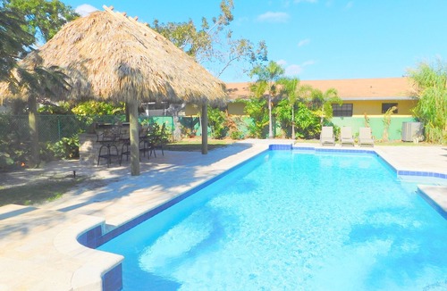 Royal Poinciana House | Tropical Breeze 12 Guests-Heated Pool-Golf-Beach