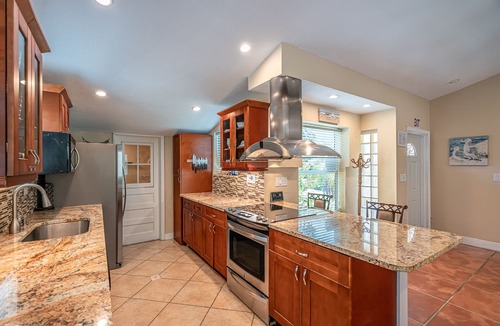 Downtown Hollywood House | Tropical Cabana 2/2 - 4 Guests - Heated Pool
