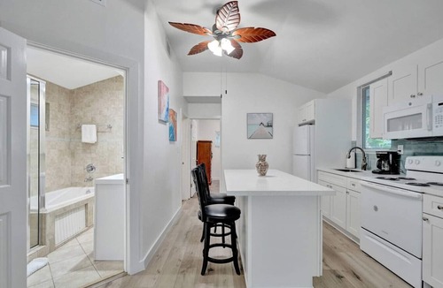 Sailboat Bend House | Tropical Oasis: 2BR w/Pool