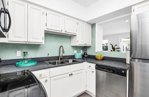Country Club Park House | Tropical Oasis w/Hot Tub Near Astonishing Beaches