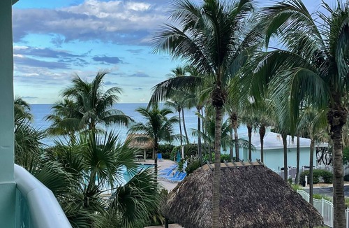 Hallandale Beach Apartment | Tropical ocean view one bedroom