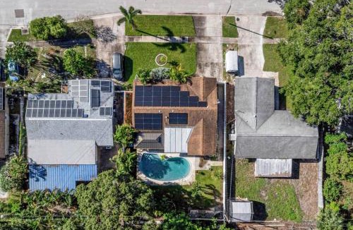 Pinellas Park House | Tropical Palm Haven with Pool and Firepit