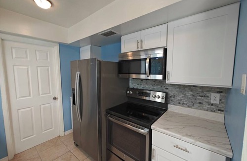 Sarasota House | Tropical paradise! Spa, heated pool, 2 miles from Siesta Key beach, very private