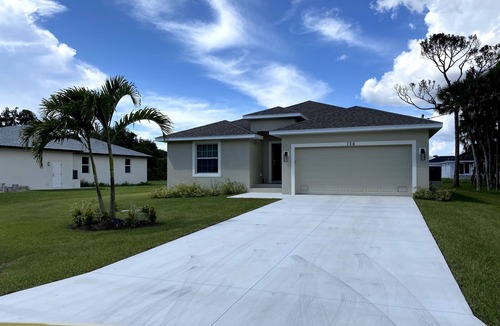 Rotonda Heights House | Tropical Paradise Close to Five Beautiful Beaches - Winter Getaway