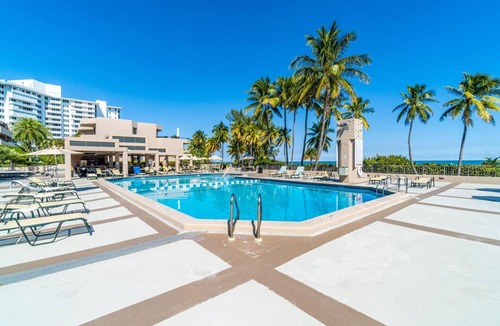 Key Biscayne Condo | Tropical Retreat with Beach & Resort Amenities