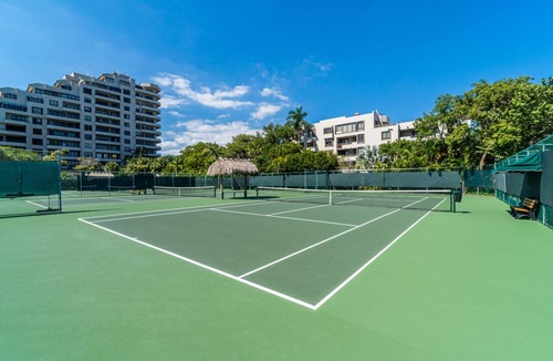 Key Biscayne Condo | Tropical Retreat with Beach & Resort Amenities