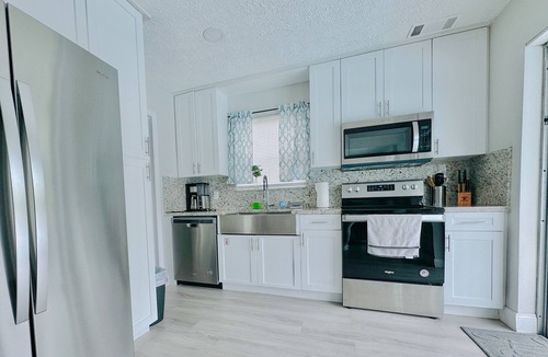 Fort Lauderdale House | Tropical Villa King Bed Pool Top Location