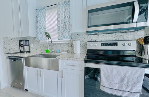 Fort Lauderdale House | Tropical Villa King Bed Pool Top Location
