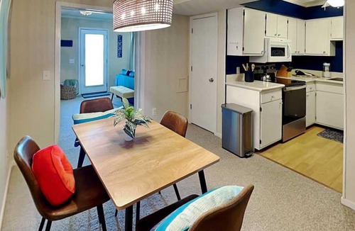 Wilmington Beach Apartment | Tropical Winds - Ferda Buoys