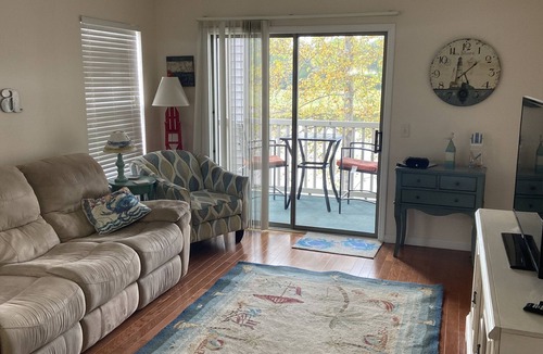 Pawleys Island Condo | “Truly Beautiful”. Golf Course & Lake View Getaway – Minutes from the Beach!