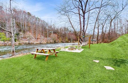 Sylva House | Tuckaway Retreat