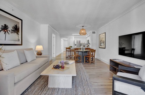 Coral Gables Section Apartment | Tucker at Gables Grand Plaza Miami