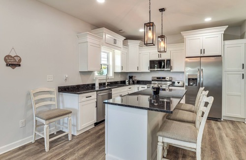 Tullahoma Cottage | Tullahoma Whiskey Trail Base w/Yard & Fire Pit