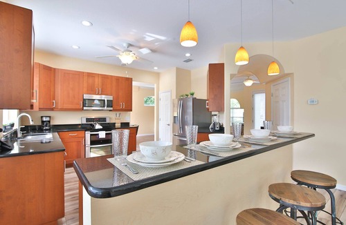 Palma Sola House | Turtle Cove! Heated Pool, Movie Room, Pool Room, Lakeview, Close to Anna Maria