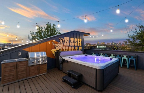 Hurwood Heights House | Twin Homes Rooftop Deck Hot Tub Outdoor Kitchen