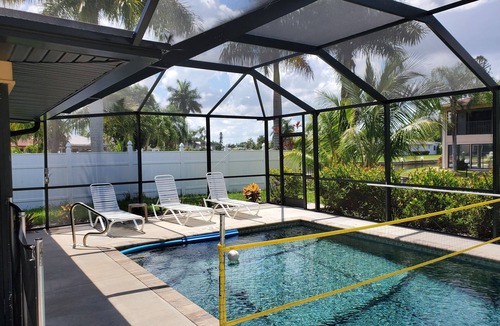 Yacht Club House | Twin House shared Volleyball pool 3 King bedrooms, 2 sofa sleepes 8